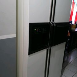 Refrigerator 