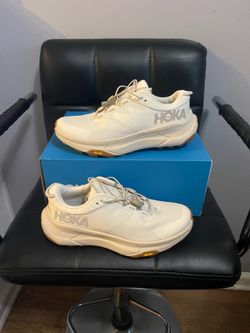 Hoka transport size 7B Women’s $95