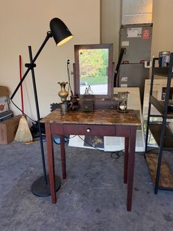 Wood Vanity Table with Mirror and Drawers