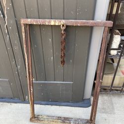 Mud Board Stand. Heavy. 19 Ave & Thunderbird 