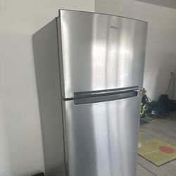 Whirlpool 18cuft refrigerator  $400