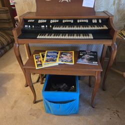 Vintage Hammond Organ 