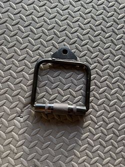 Single D-handle cable attachment
