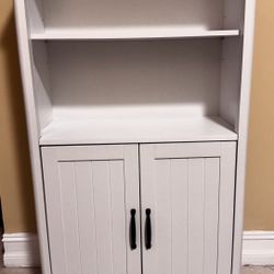 White Storage Cabinet – Great Condition