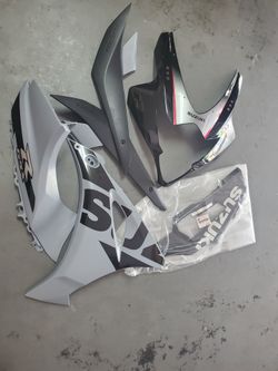 2005 and 2022 1000 Suzuki 1000 parts