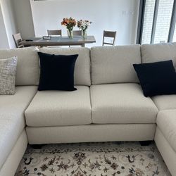 LIVING SPACES EVAN FOAM - ARMLESS LOVE SEAT