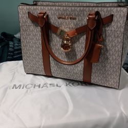 Michael Khors Tote Bag , Real Buyers Only Dont Waist My Time  Please