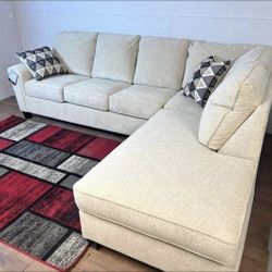 BEAUTIFUL SECTIONAL SOFA GREAT CONDITION SUPER CLEAN AND COMFY 