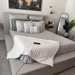 Queen Upholstered Bedframe 