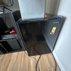 Mini fridge 