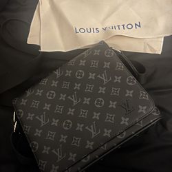 Louis Vuitton District Pm