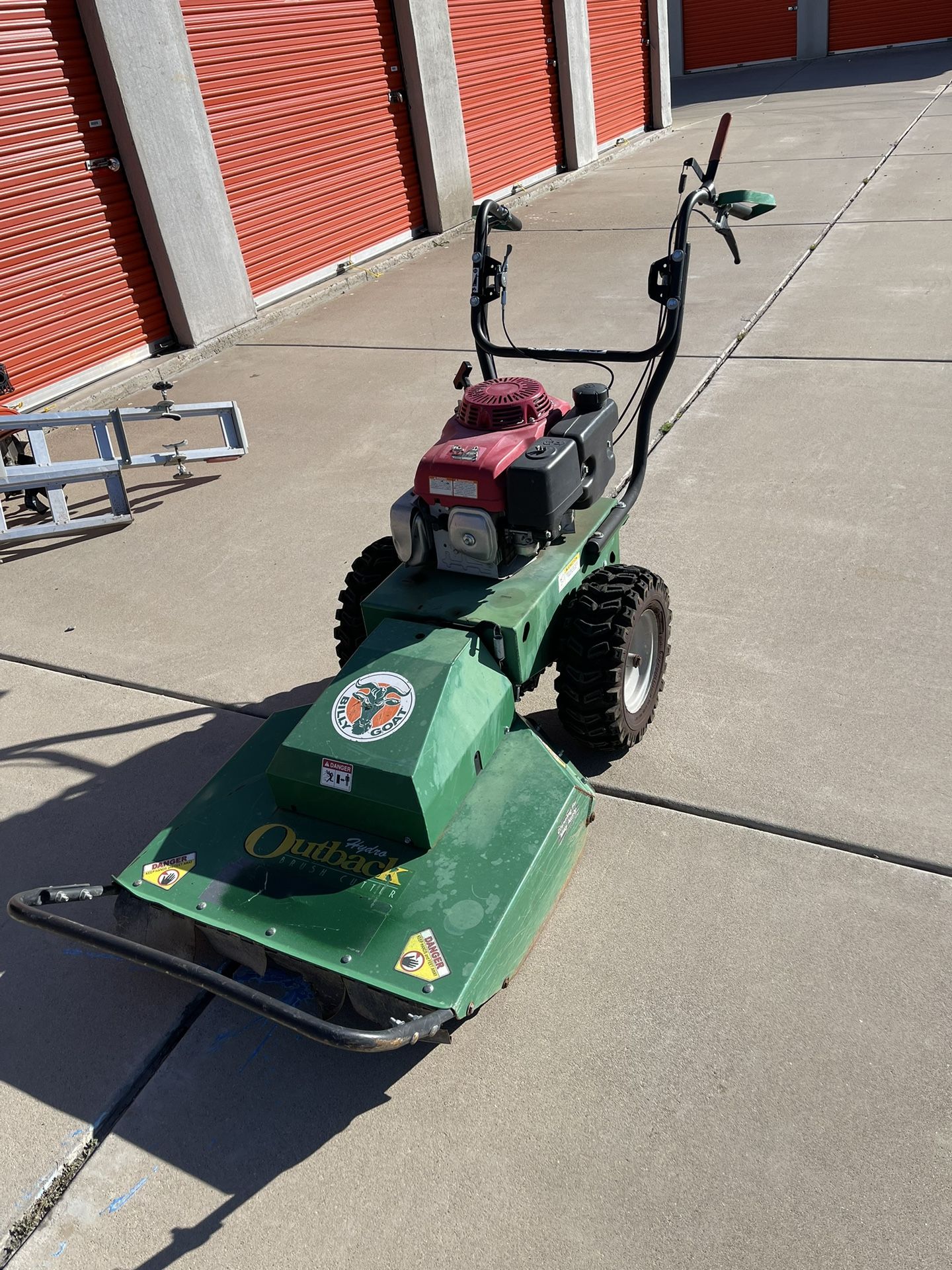 BILLY GOAT Briggs Powered Brushcutter Brush Cutter, 26 in Cutting Wd