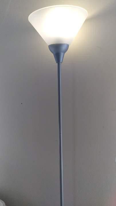 Light Weight Floor Lamp 