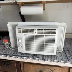 Frigidaire 5,000 BTU Window-Mounted Room Air Conditioner 