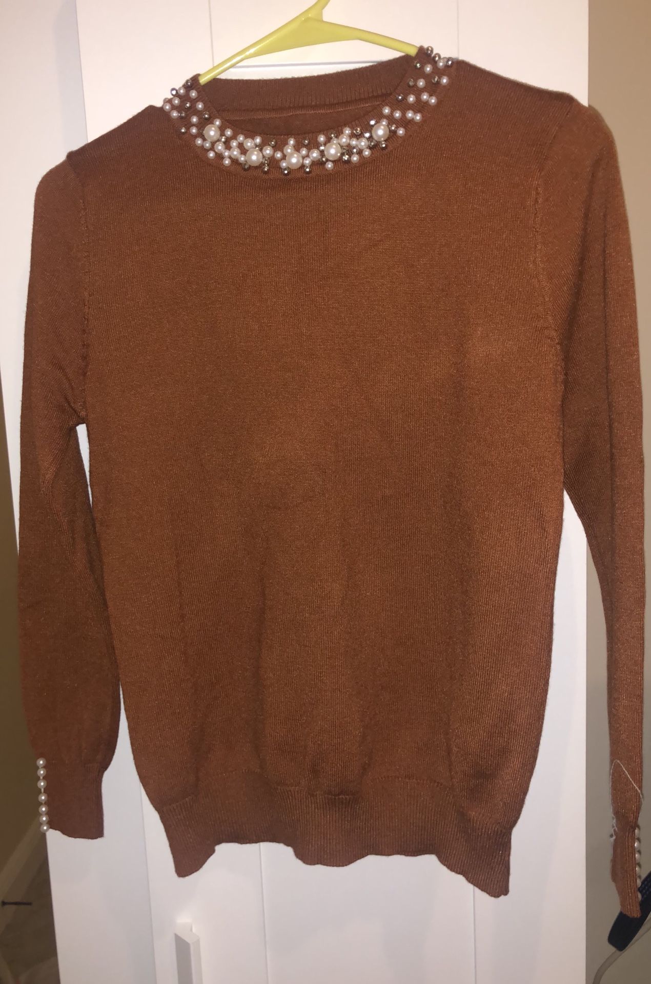 Gorgeous sweater with pearls NEW ! Size S-M