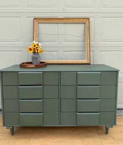 Green Mid-Century Modern 8-Drawer Dresser
