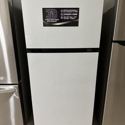 Lg White Top & Bottom Refrigerator!!!!