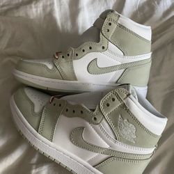 Women Air Jordan 1's