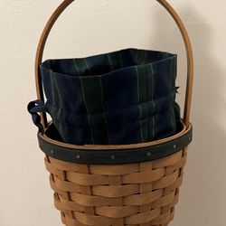 2004 Longaberger Collectors Club Basket w/liner