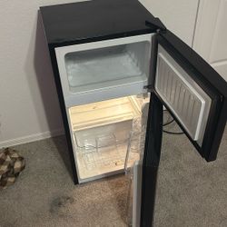 Mini Fridge With Mini Freezer 