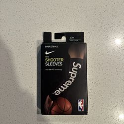 FW 17 Supreme x Nike x NBA  Black Pair of Shooting sleeves  S/ M