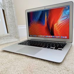APPLE MacBook Air  EXELENT CONDITION 