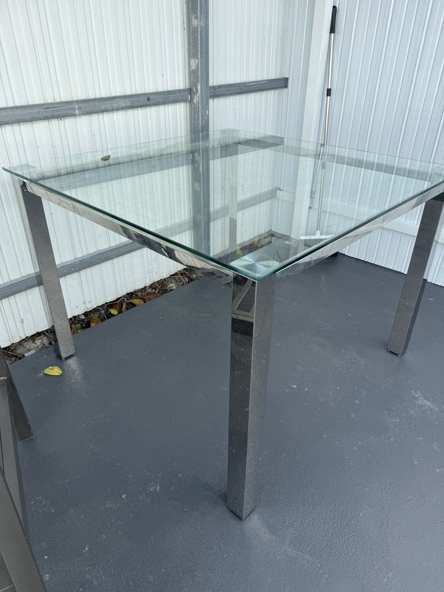 Dining Table Like New Excellent Condition