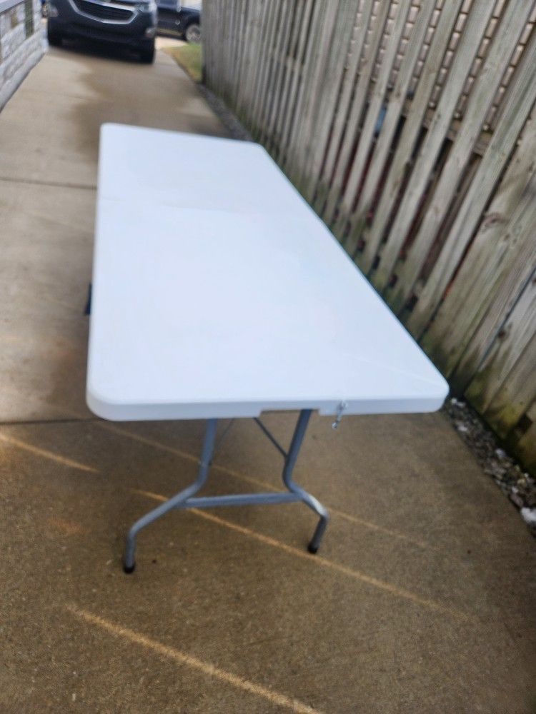 Plastic Heavy-duty Folding 6' Table