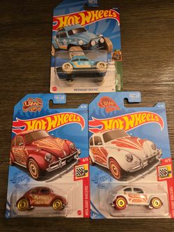 Hot Wheels Lotof 3, 2 Holiday Racers, 1 Mud Studs Volkswagen  Beetle