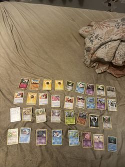 34 Pokemon Cards