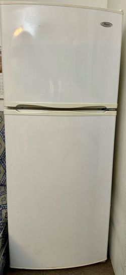 2011 Whirlpool 10 cu ft Small Space Fridge