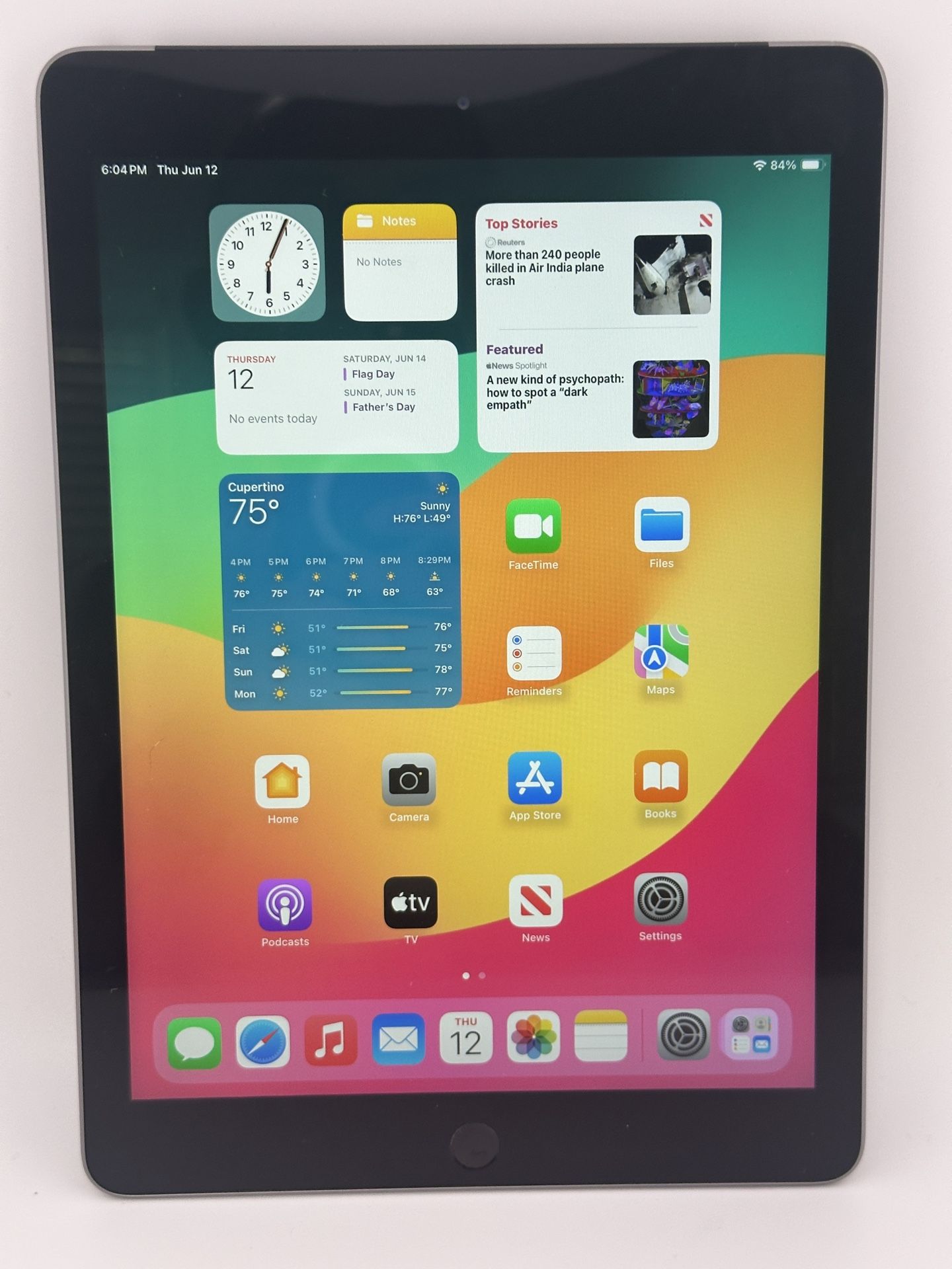 Apple iPad 6th Tablet 9.7 inch 32GB wifi + cellular