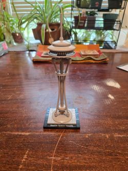 Used Lego Space Needle Set 21003