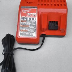 Milwaukee M18 Cargador NUEVO!!! Milwaukee M18 Charger NEW!!!