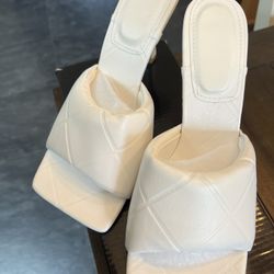 New In Box Size 7 Shoes