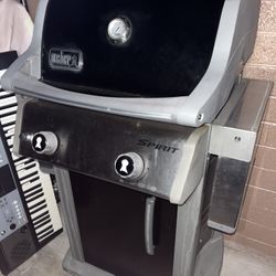 Really Nice Weber Spirit 2 Burners Propane BBQ Grill
