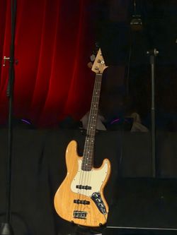 Ash body Jazz bass