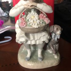 Lladro Girl With Flowers 