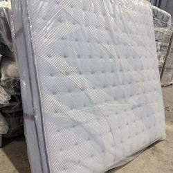 Outlet SALE 💥King Mattress Sealy Posturepedic Plus Pillow top