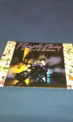 "PRINCE" VINYL PURPLE RAIN IN EXCELLENT CONDITION.
