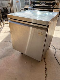 Refrigerator under counter