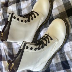 NEW DR. MARTENS 1460 8-EYE BOOTS