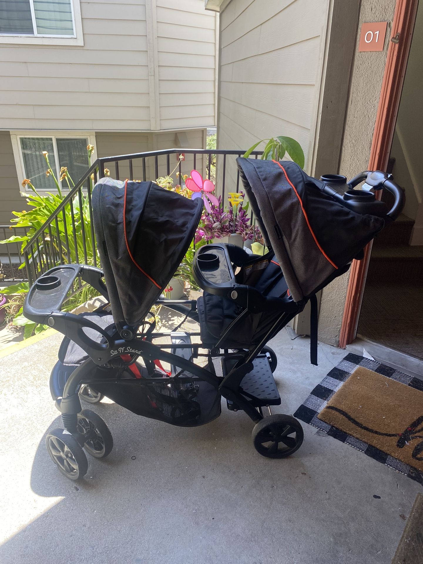 Double Stroller/ Sit N Stand