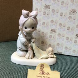 Precious Moments Collectible 