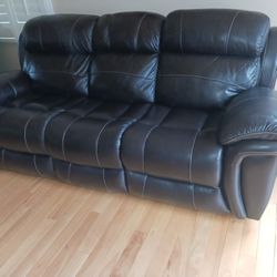 FOR SELL LOVESEAT RECLINER SOFA......😊😍