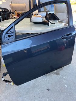LEFT DRIVER SIDE FRONT DOOR 2017 TOYOTA COROLLA (CHARCOAL) DARK GRAY **** NO GLASS ***