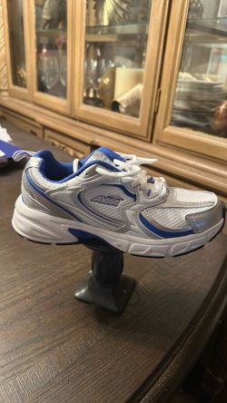Avia  Boys Shoes Size 6