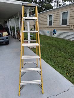 Stanley Fiberglass Step Ladder 7 Foot