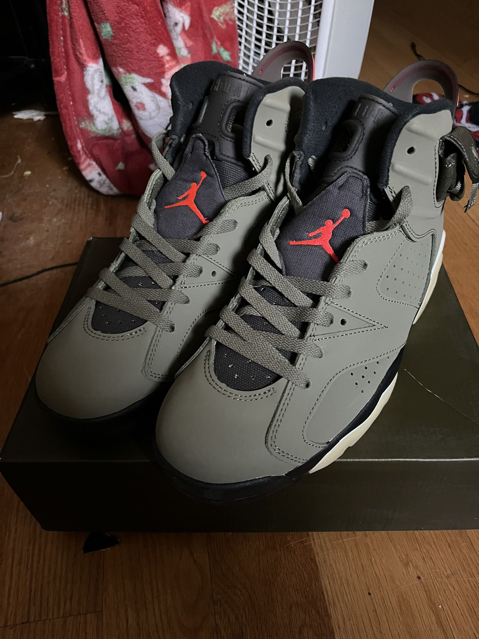 Jordan 6 Travis Scott Olive Green