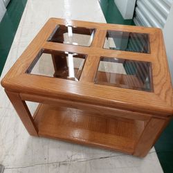 OAK END TABLE